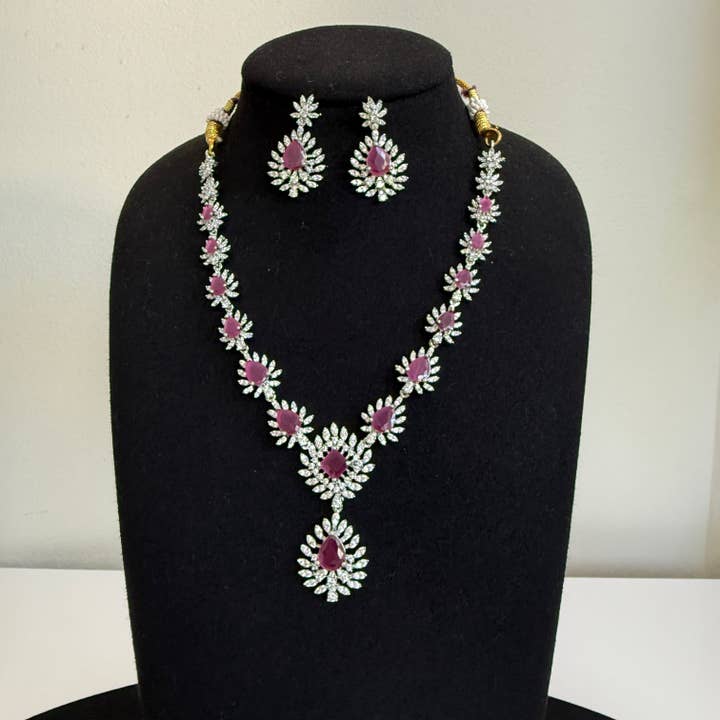 Ensemble de collier Royal Ruby Teardrop en diamant américain pour la vente par Vinnis Jewelry