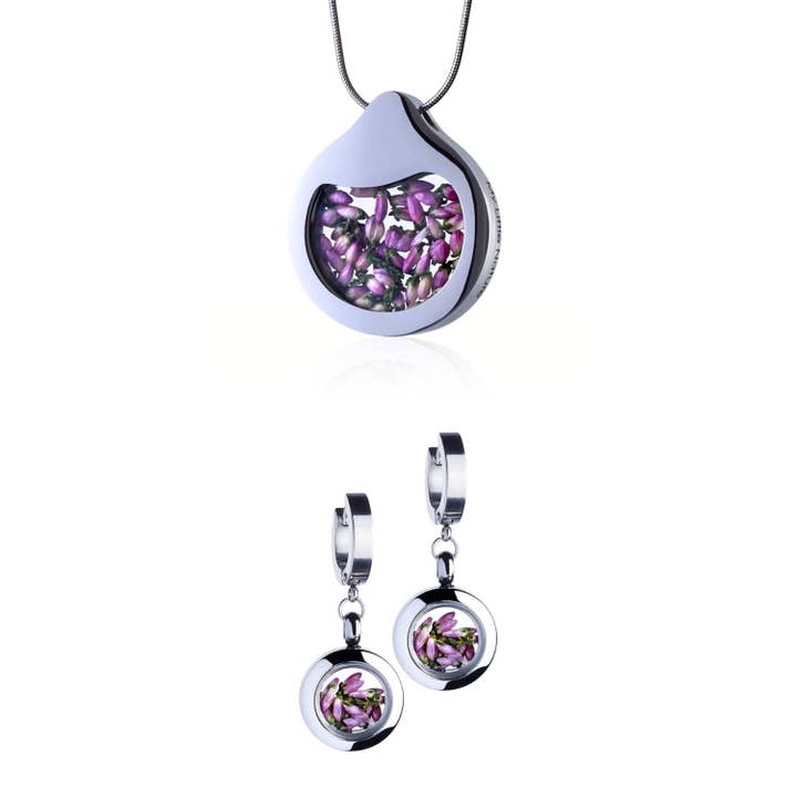 Coffret Cadeau Collier Designer Et Boucles D'Oreilles Pendantes Huggie Avec Heather pour la vente par My Little Nature