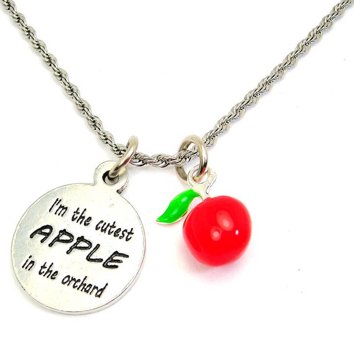 Collier I'm The Cuest Apple In The Orchard avec perle de pomme pour la vente par Chubby Chico Charms