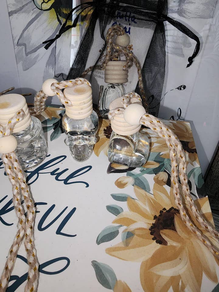 Diffuseur de voiture suspendu pour la vente par Bee Original Treasures