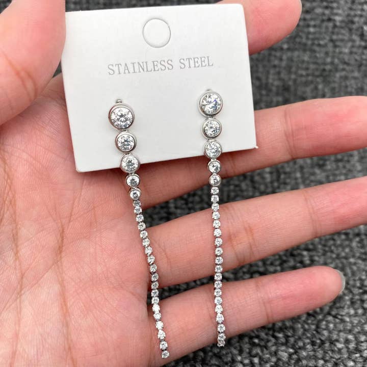 Mio Queena - Wholesale Dangle Earrings - 18K Gold Plated S.Steel Inlay Zircon Ffinge Earrings - FGS2