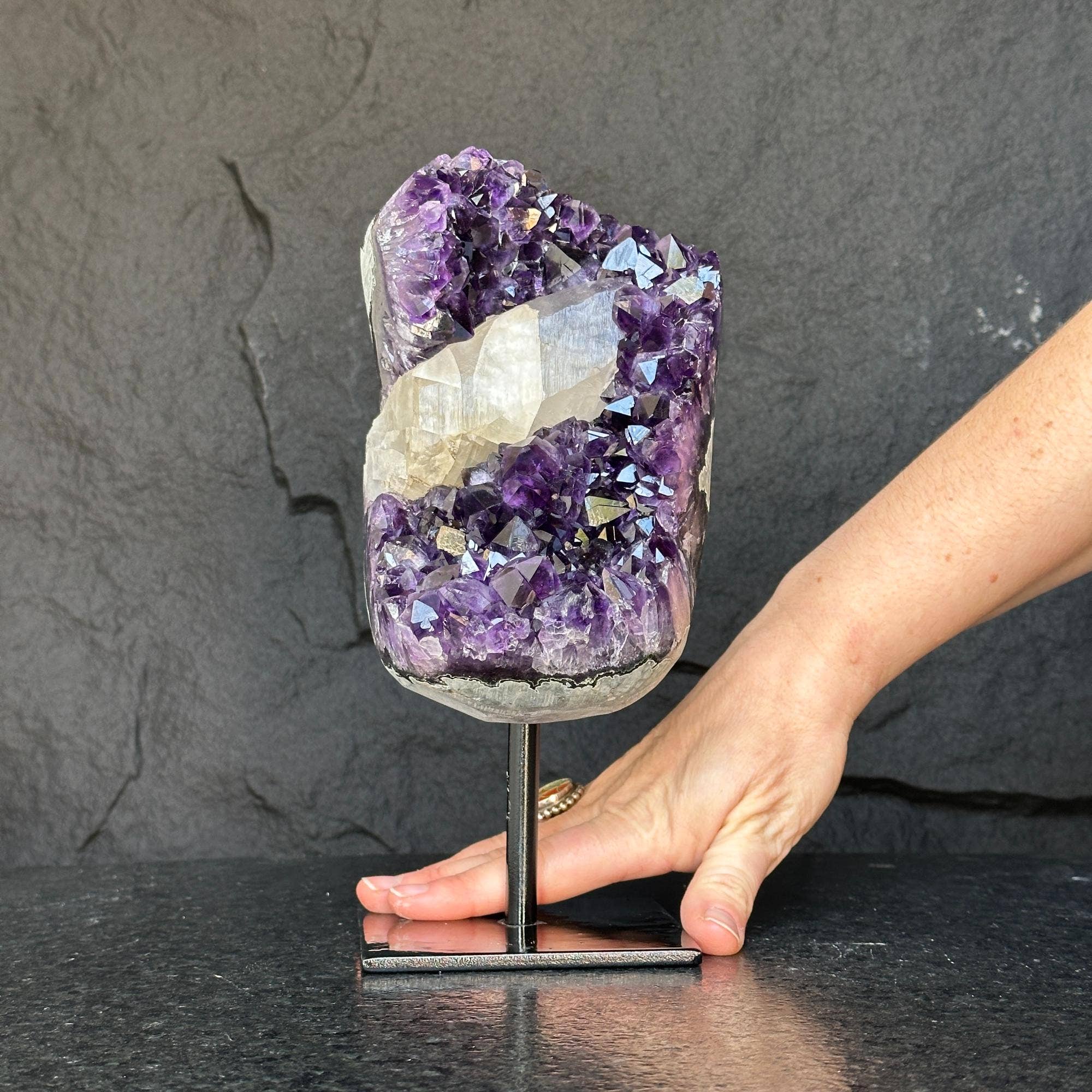 Deep Purple Project - Wholesale Spiritual Stone/Crystal - Amethyst Crystal on Stand – Natural Stone Decor1