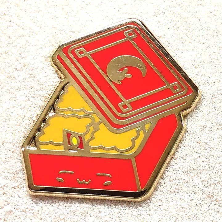 Badge en émail avec jaune d'œuf salé Moon Cake pour la vente par SmallRiniLady