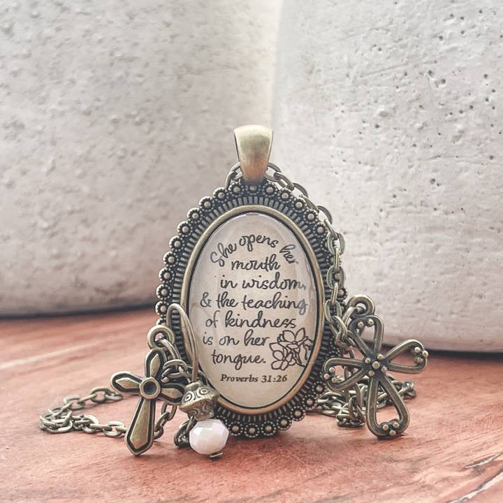 Ivy Barn Designs – wholesale Hänge-/berlockhalsband – Ordspråksboken 31:26 halsband för kristen butik Mors dag