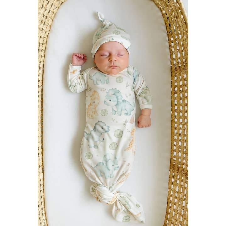 Bata anudada y gorro de bambú con dinosaurios para venta al por mayor de Tiny toes Baby Co