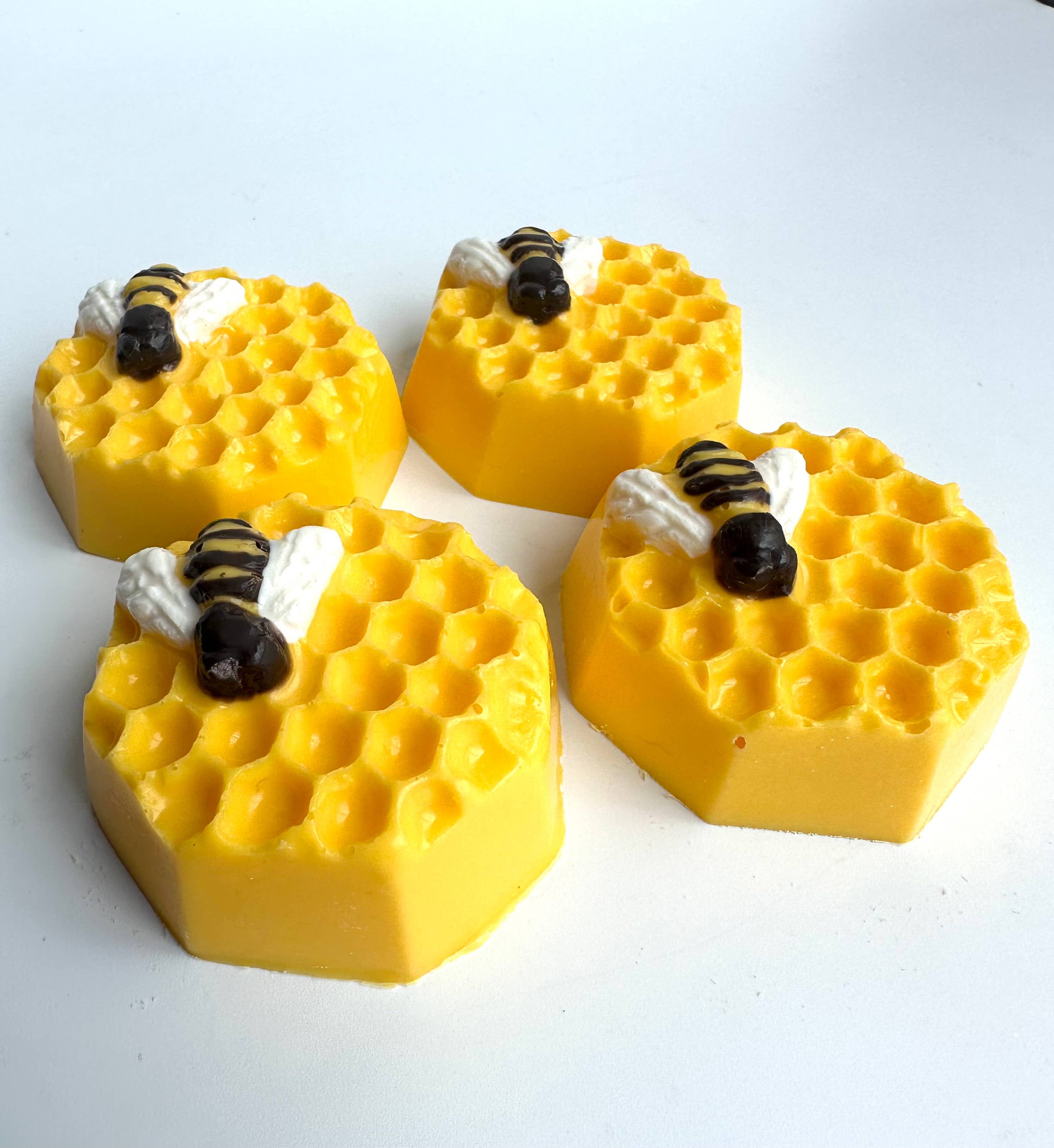 Delightful Chocolates - Wholesale Chocolate Covered Sweets - Bumble Bee Honeycomb Chocolate Covered Oreos1