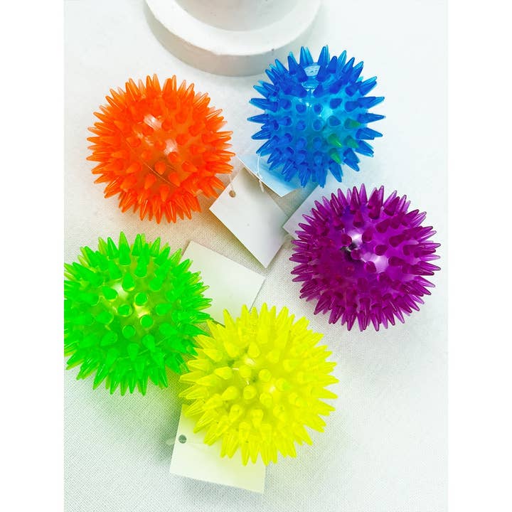 Balle à pointes lumineuse avec son grinçant pour la vente par Love and Repeat