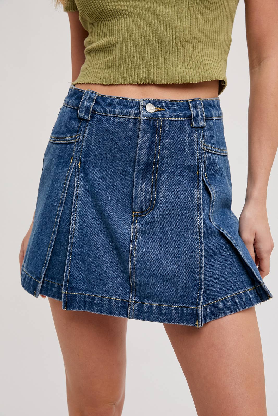 Bluivy - Venta al por mayor Falda pantalón - Mujer - PANTALONES CORTOS DE MEZCLILLA CON PLIEGUES EN LA PARTE DELANTERA17