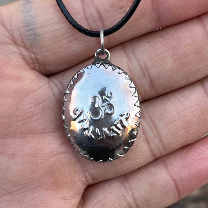Lungta Imports – wholesale Hänge-/berlockhalsband – Dalai Lama emalj hänge yoga meditation halsband smycken