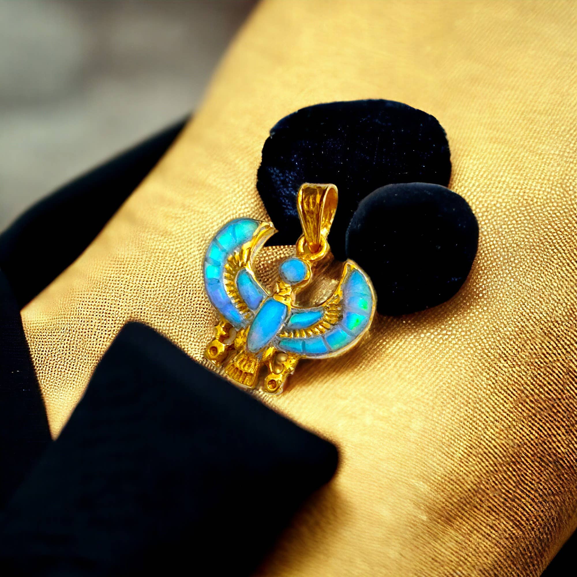 ALADDIN'S LAMP JEWELRY - Venta al por mayor Abalorios/colgantes individuales - Colgante dorado con ópalo del dios Horus of Protection9