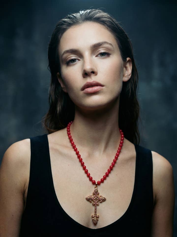 Collana Rosario Corallo con Croce Barocca per la vendita all'ingrosso da parte di PHOEBE´S