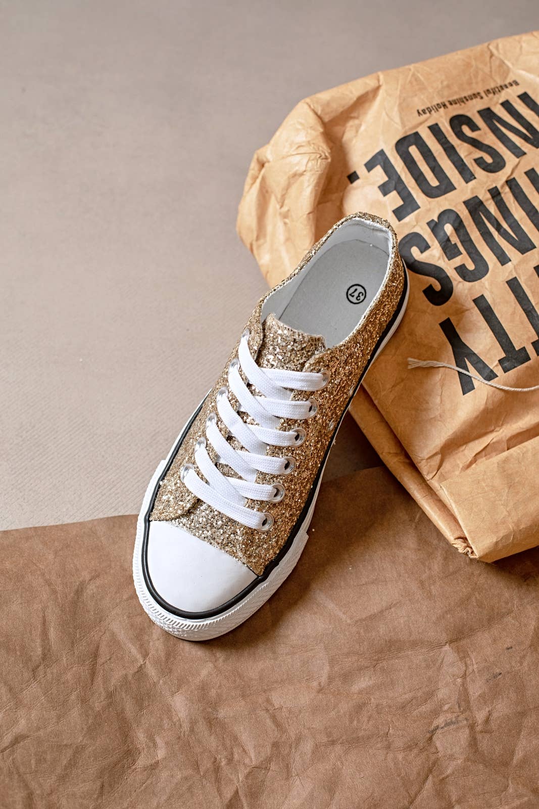 Gold Tênis com glitter - SANDRINE para venda a revendedores na Faire4