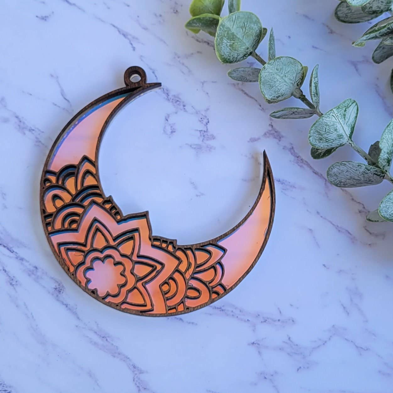 Shelfish Modern - Venta al por mayor Atrapasoles - Captador de sol con forma de mandala con forma de luna iridiscente, atrapasoles de cristal acrílico, decoración de plantas con forma de cabaña bruja, captador de sol para ventanas