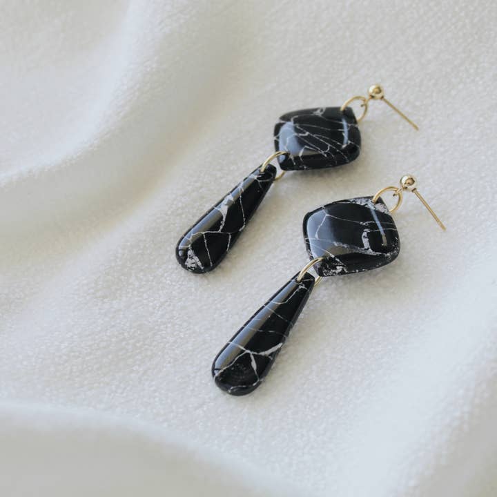 ZELIE - Svart Marmor för wholesale av The Less Collective