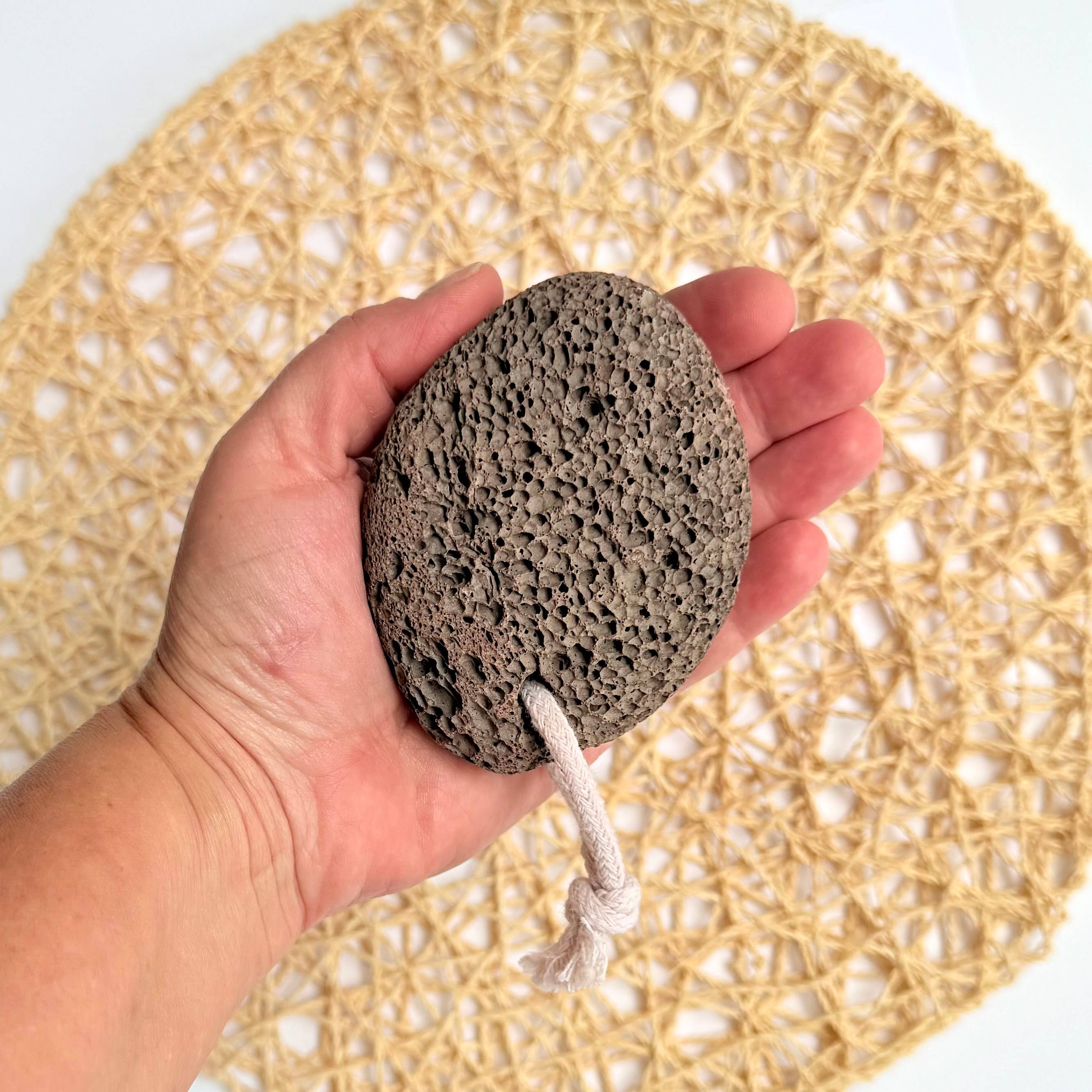 GreenWave - Wholesale Pumice/exfoliating stone - Natural Lava Pumice Stone with Cotton Hanging String Brown2