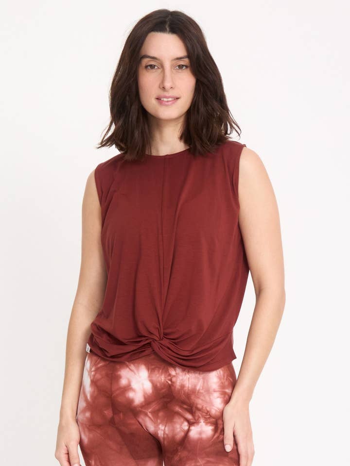 TWISTED - Yoga tank top with tie at the front for wholesale by Yoga Searcher