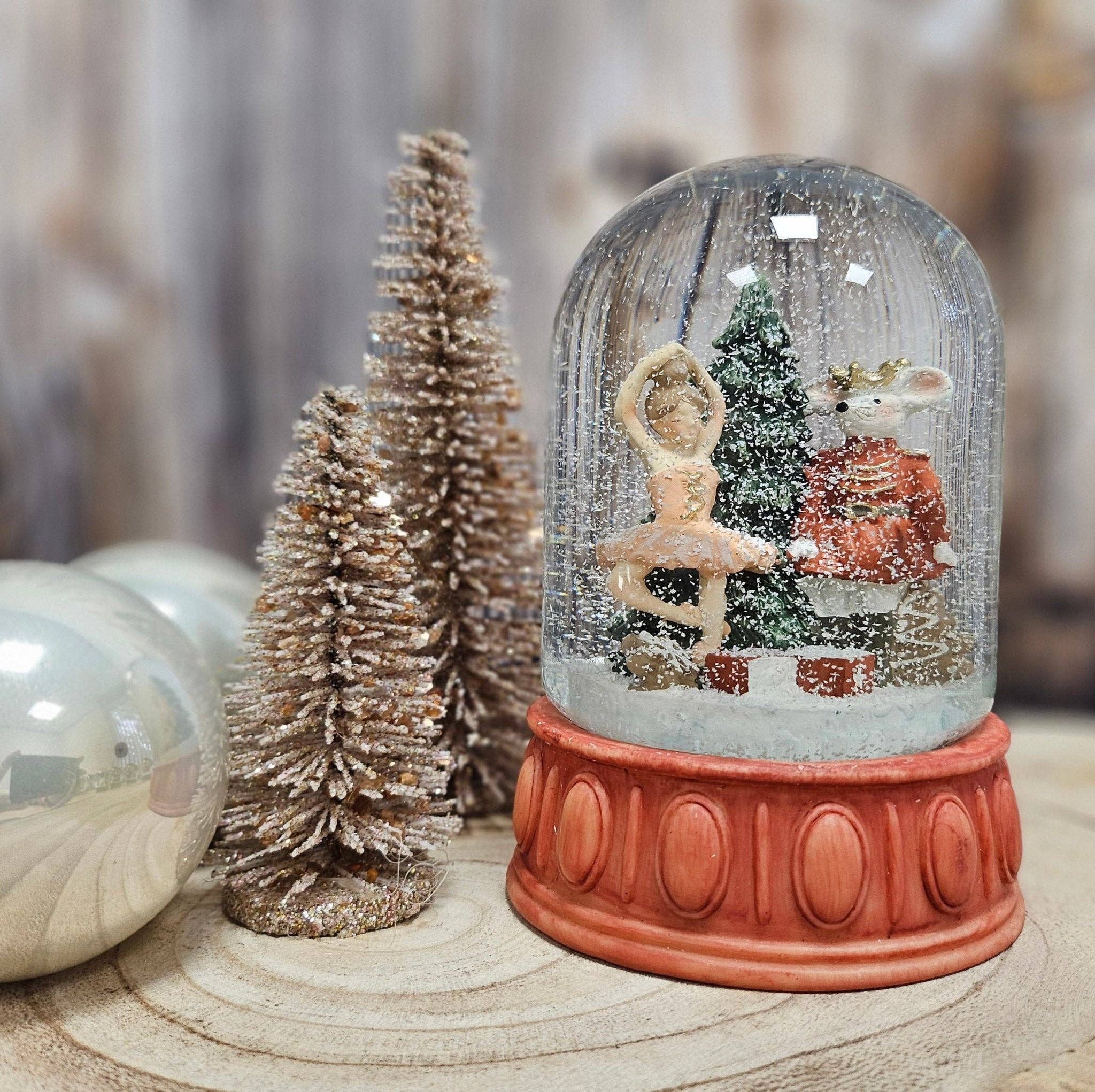 Schneekugelhaus - Wholesale Snow Globe - Snow Globe Nutcracker in Bell Shape 90 mm Diameter1