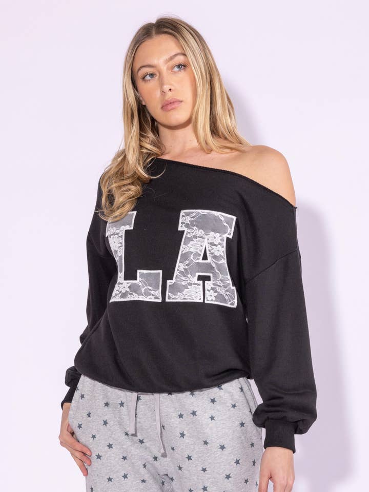 KT52689CA - OFF SHOULDER SWEATSHIRT WITH LACE för wholesale av BERRY MELLOW