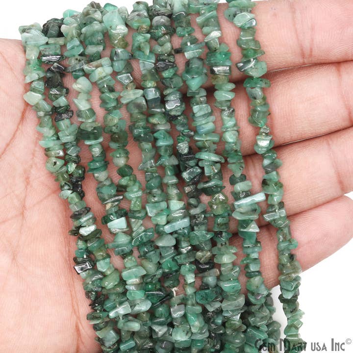 GemMartUSA - Wholesale Beads - Emerald Chip Beads, Drilled Natural Gemstone Strand, 34 Inch