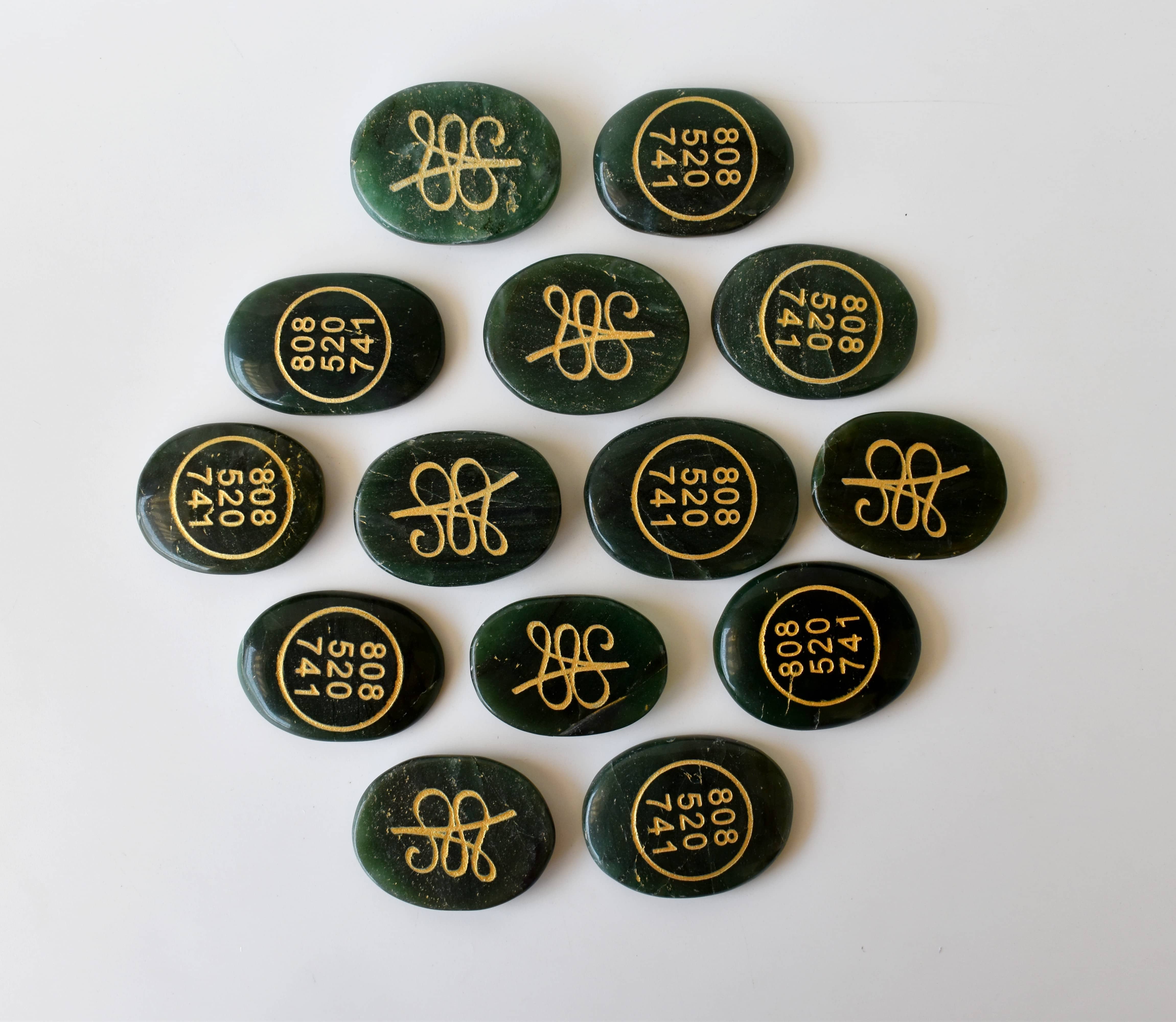 Soothing Crystals – Engroshandel Spirituelle sten og krystaller – Poleret grøn Jade Zibu sten, Oval form Zibu krystaller3