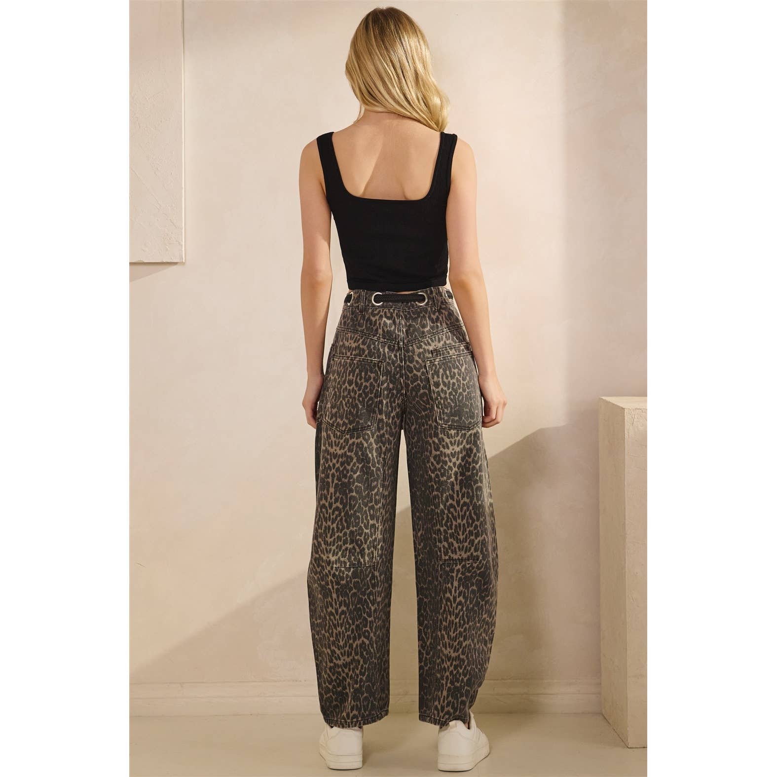 Veveret - Wholesale Pants - Women's - Printed Horseshoe Jeans with Belt Detail25