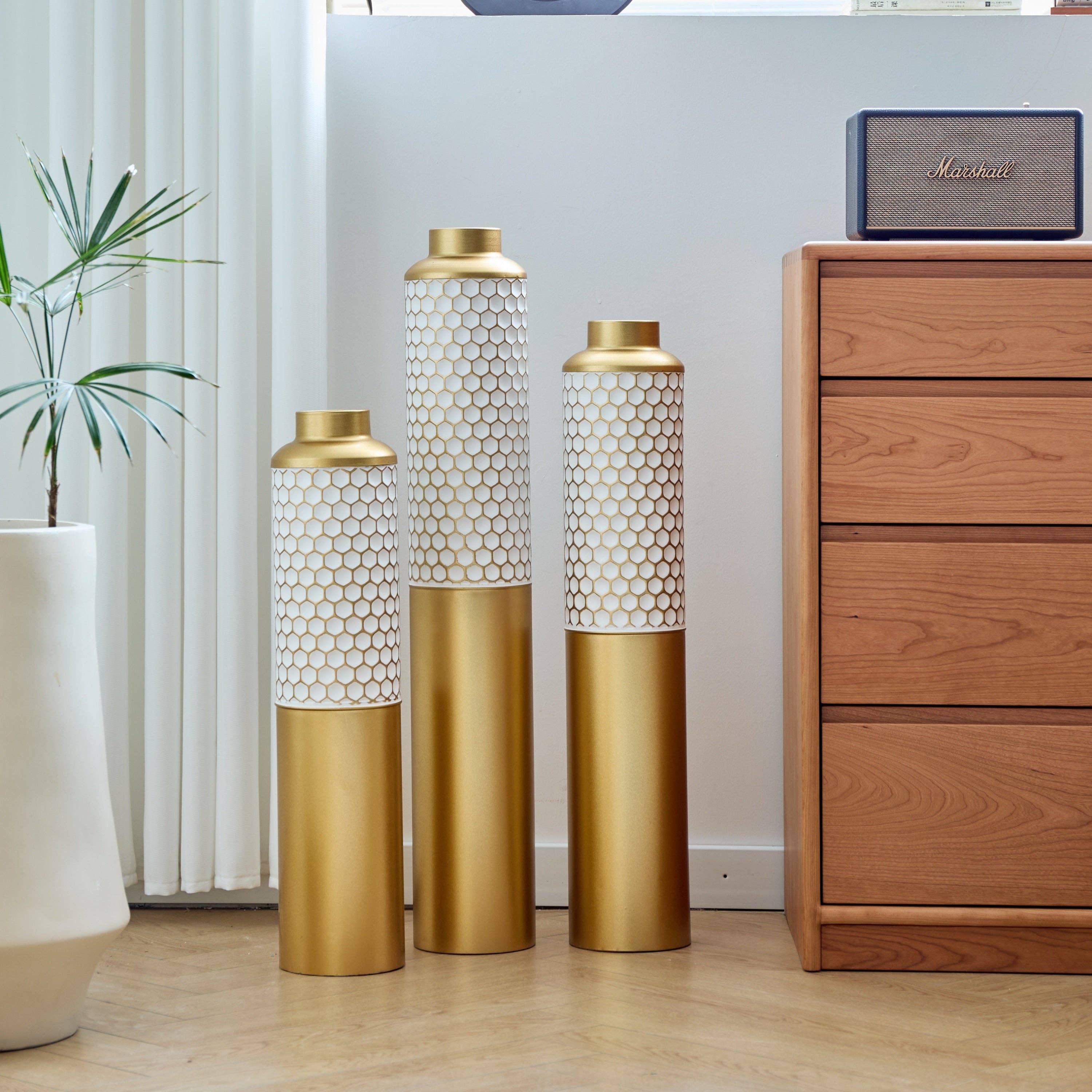 39F Inc. - Vente Vases - Ensemble de 3 vases de sol en métal doré et blanc en forme de goutte10