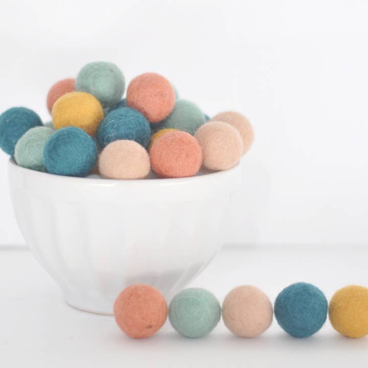 JuJuBee Goods - Wholesale Craft Supplies - Boho Craft Felt Balls - 2.5 cm (1 inch) wool pom poms