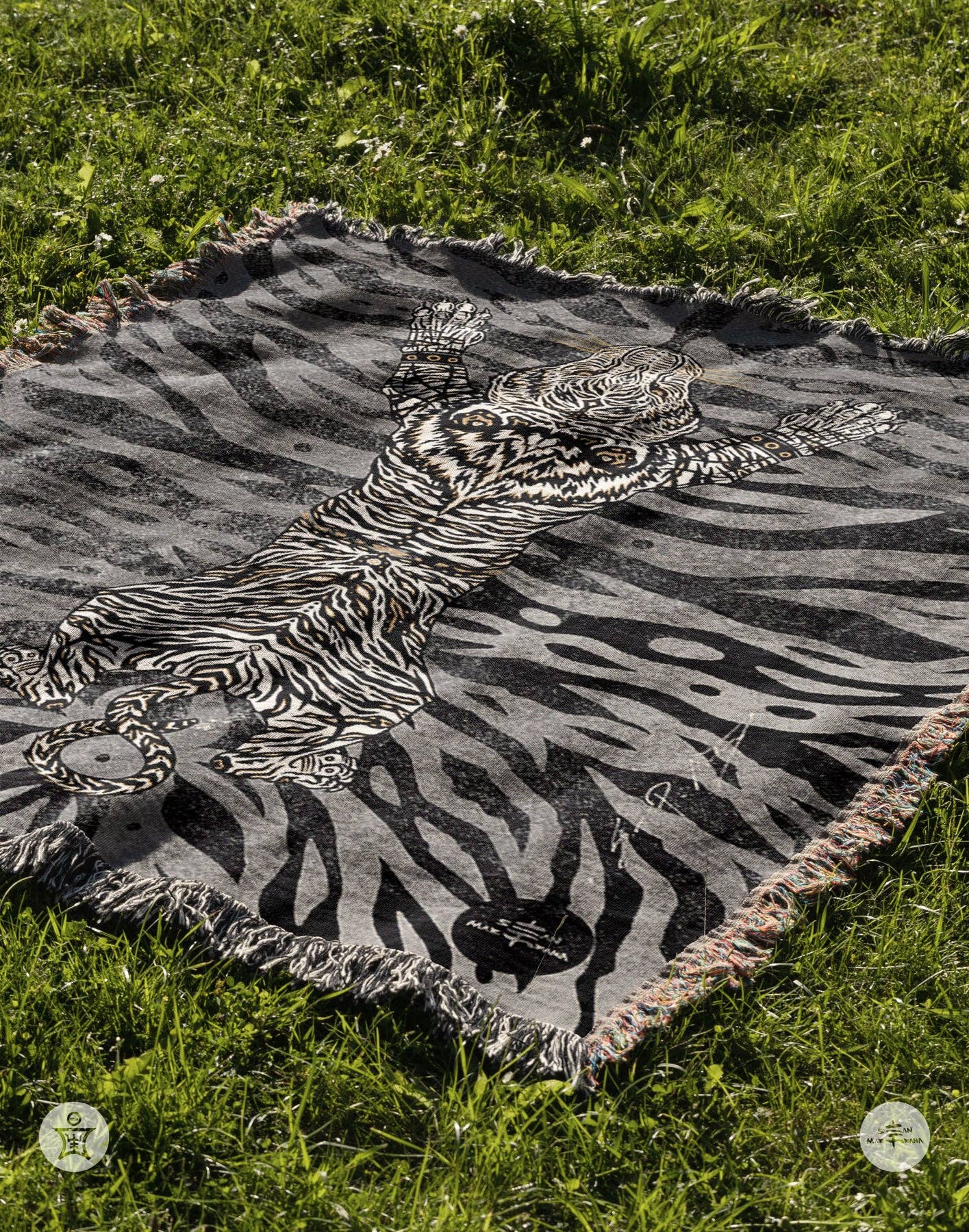 Sean Martorana - Wholesale Throw Blanket - AEON Tiger Blanket Black White Gold3