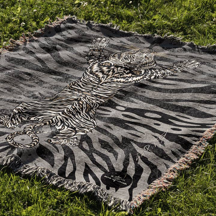 Sean Martorana - Wholesale Throw Blanket - AEON Tiger Blanket Black White Gold3