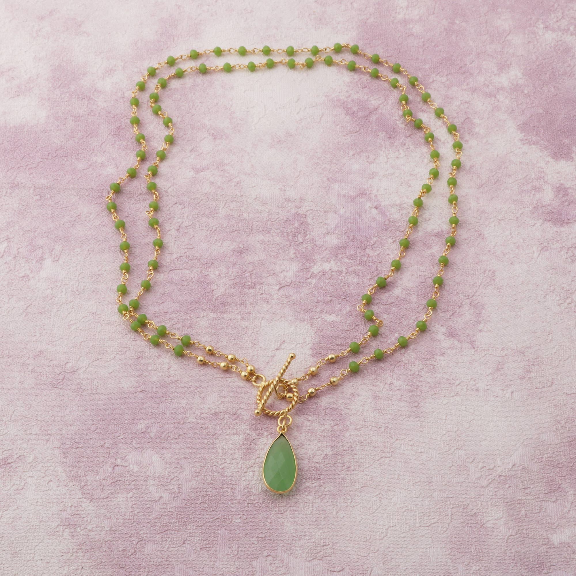 El Joyero - Vendita all'ingrosso Collana con ciondolo/pendaglio - Collana con ciondolo a goccia in calcedonio e catena con perline placcata oro1