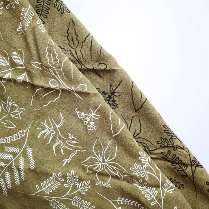 Eco Raw Studio – wholesale Bandana - Dam – Olivgrön botanisk naturligt färgad Bandana (vit bläck)3