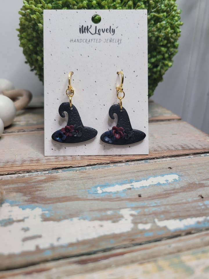 Boucles d'oreilles Witch Hat Vibes pour la vente par MK Lovely Boutique