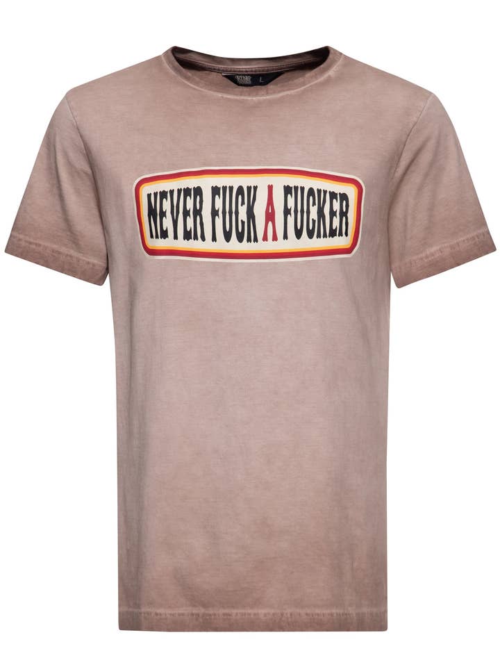 T-shirt 'Never Fuck A Fucker' in lichtbruin voor wholesale door KING KEROSIN