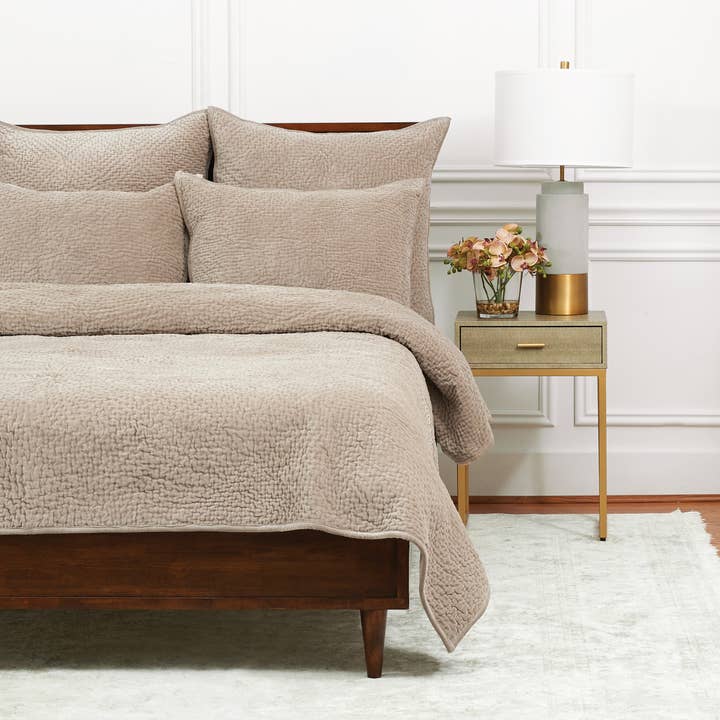 Vela Fawn Luxus-Steppdecke für Queensize-/Kingsize-Betten, Braun für den Großhandel von ELISABETH YORK