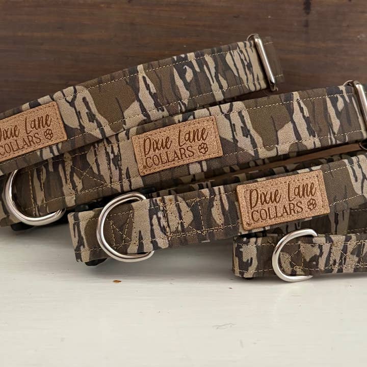 Bottomland-print hundehalsbånd, vådområde-camouflage kæledyrshalsbånd for engroshandel hos Dixie Lane Collars