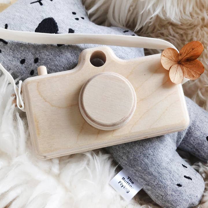 Appareil photo en bois fait main pour tout-petits pour la vente par The Butter Flying