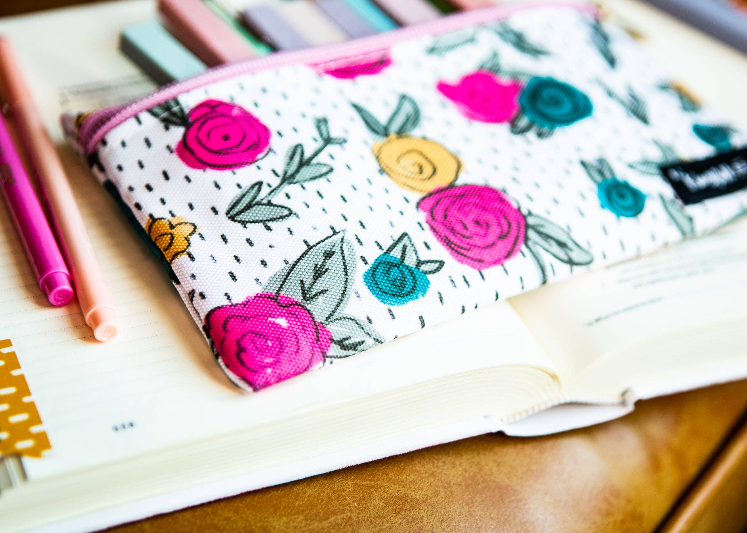 Kingfolk Co - Vendita all'ingrosso Astuccio/portamatite - Matita Church Floral, penna e astuccio per evidenziatori2