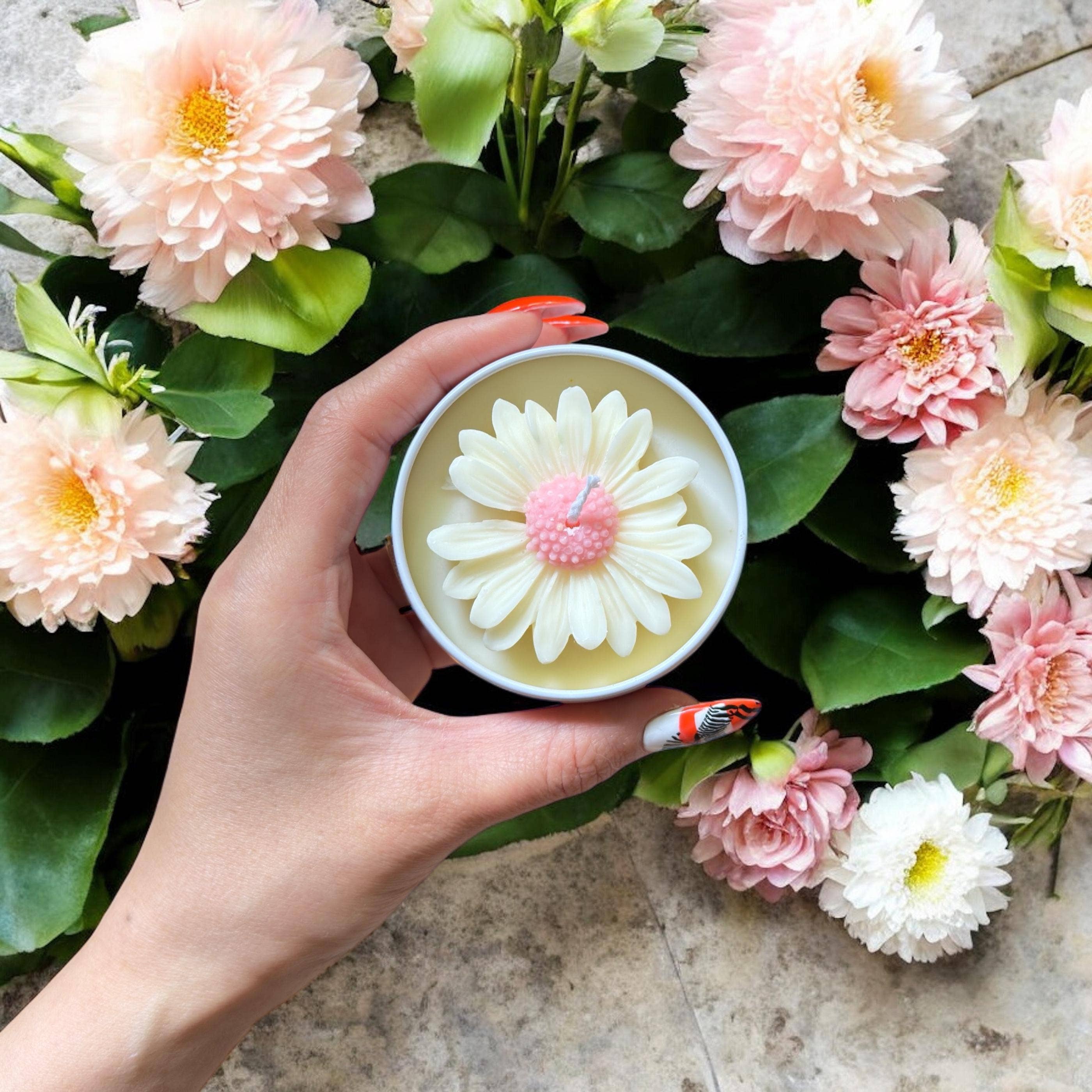 Karly’s Candles - Wholesale Party Favor - Handmade Daisy Flower Soy Candle 4oz: Wedding & Party Favors2