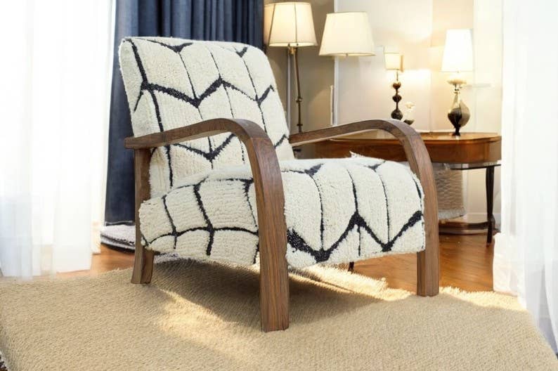 Maroccarpets Poufs and pillows wholesale +31648976894 - Wholesale Stoel - Handgemaakte Fauteuil van Notenhout – Comfortabel en Uniek1