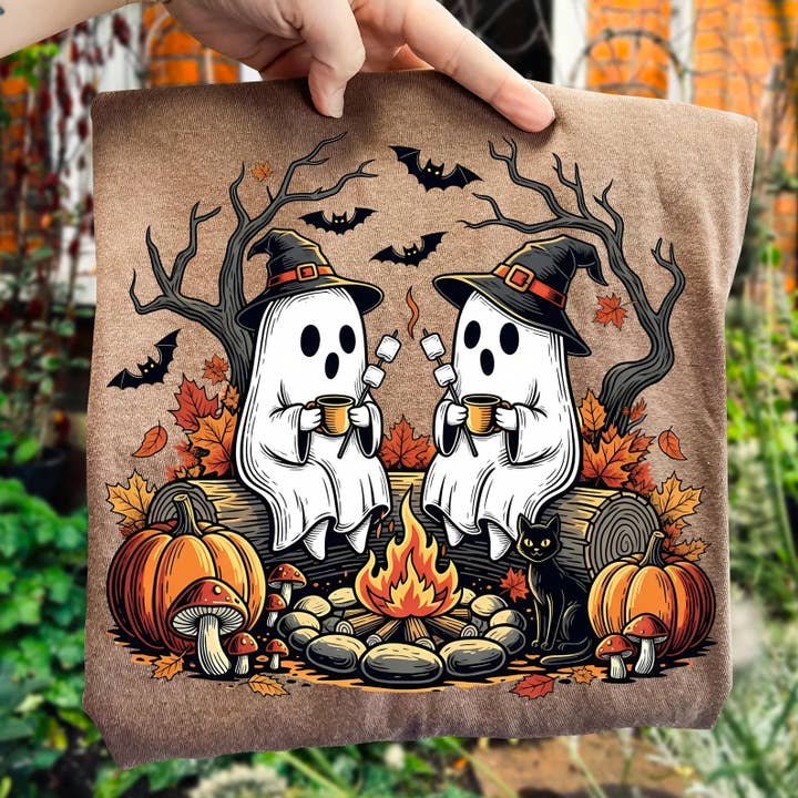 Fantasma Carino Retrò di Halloween - Campeggio Autunnale Boo Fantasmi per la vendita all'ingrosso da parte di Savage Rebel Co.