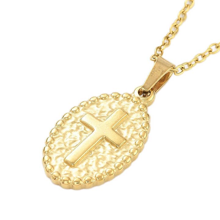 Collier à pendentif croix ovale pour la vente par Ivy Gold Co.