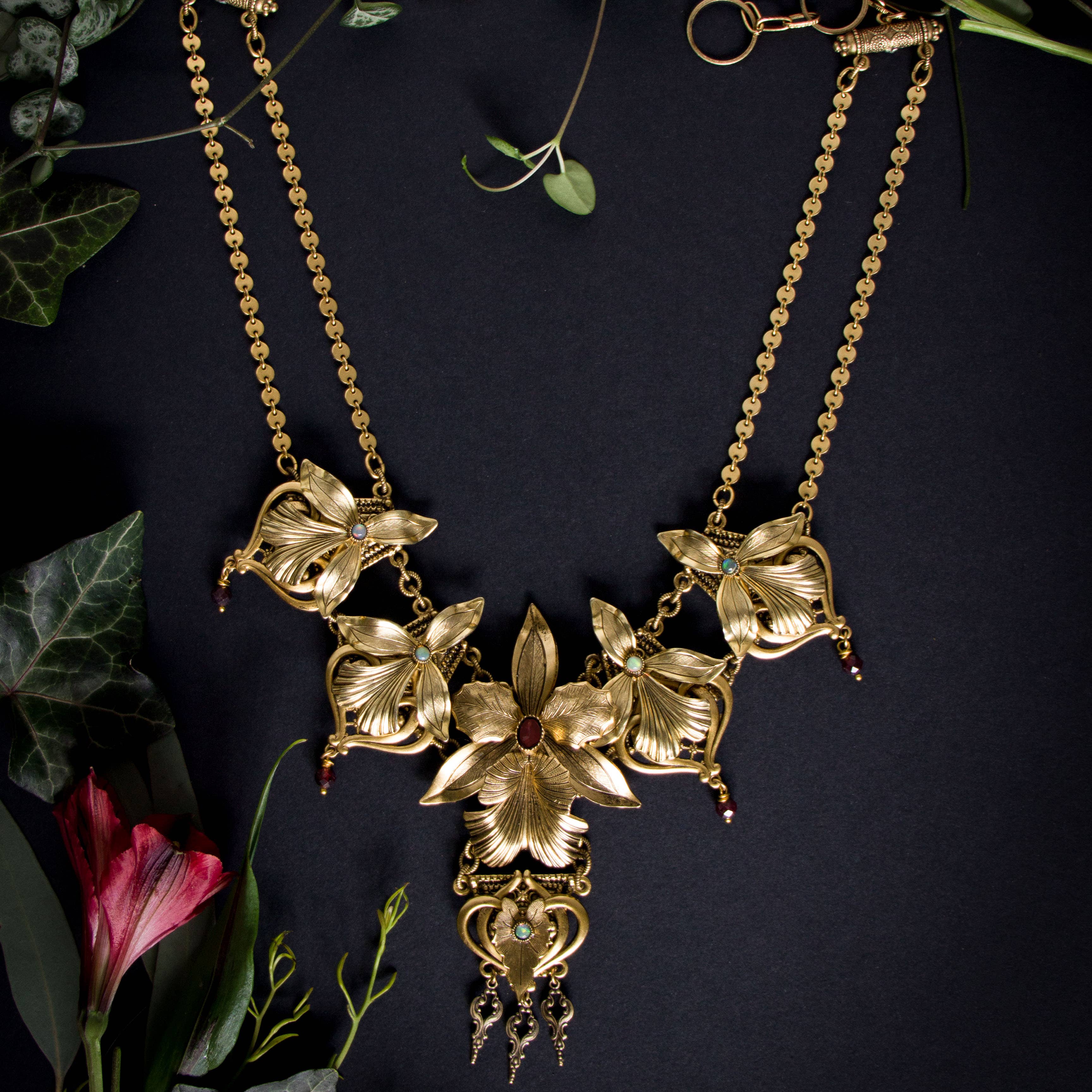 Trollbinde – Engroshandel Halskæde med store vedhæng – Tandede Iris Hagesmæk2