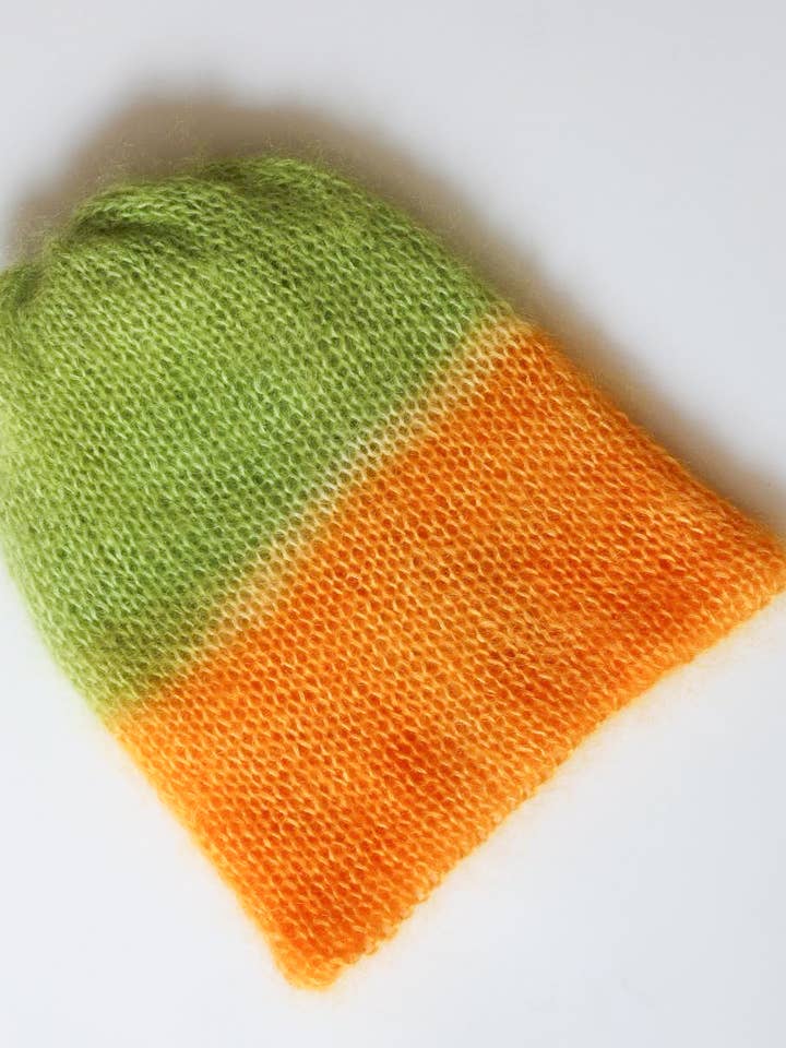 Bonnet - KOS - pomme d'été pour la vente par Lola Meinhardt