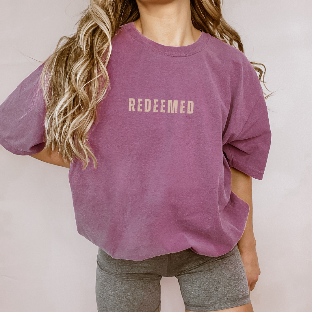 Wholehearted Motherhood and Co. – wholesale T-shirts med screentryck – Unisex – Friköpt kristen grafisk t-shirt - Tro t-shirt - Höst t-shirt1