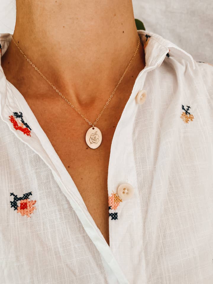 Grand Collier Ovale Floral Mensuel pour la vente par Stamped and Finch