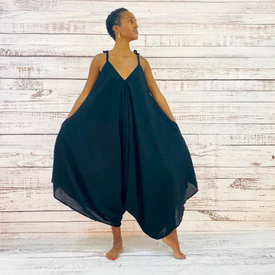 Combinaison bohème de couleur unie avec poches pour la vente par Karma Nepal Crafts