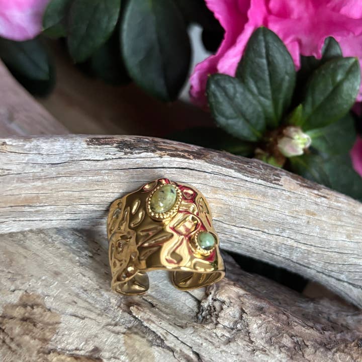 18kt guldbelagt afrikansk turkis hamret ring for engroshandel hos Ocean Ripples