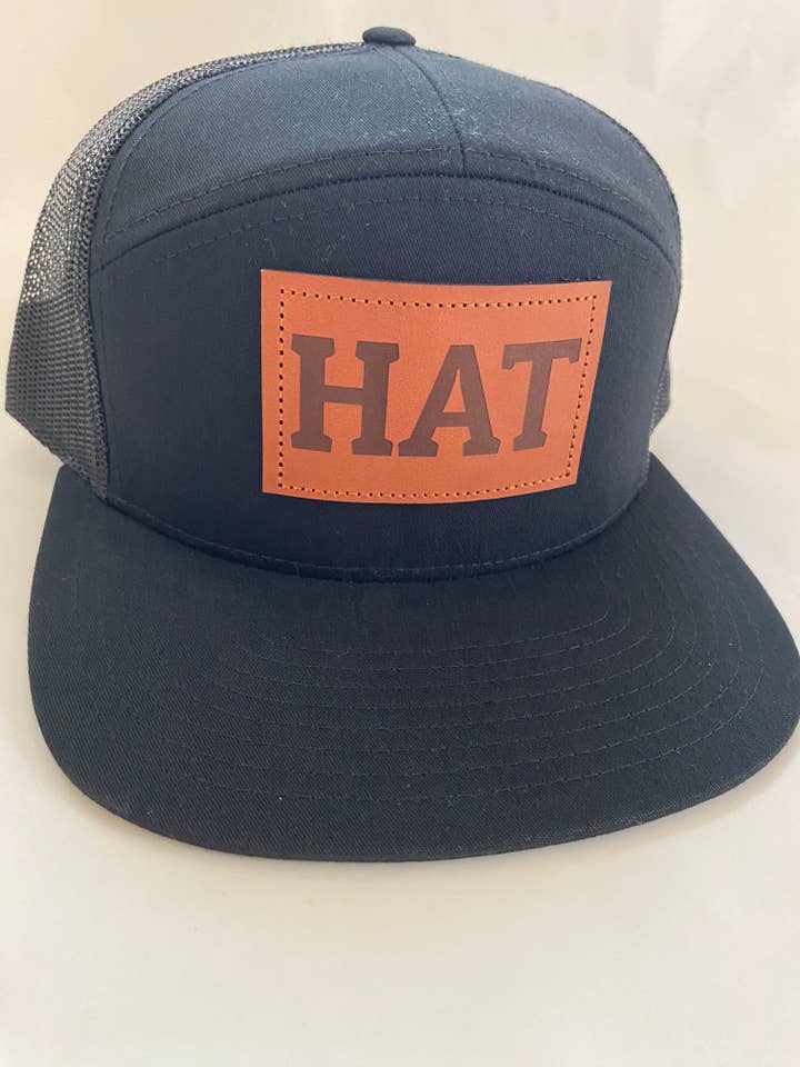 CAPPELLO Richardson con toppa in pelle con becco piatto nero per la vendita all'ingrosso da parte di Shirt and HAT Co.