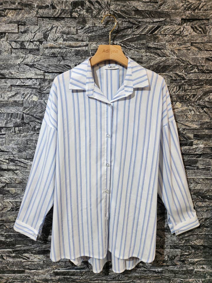 Camisa holgada con botones y rayas 21632 Blanca para venta al por mayor de Adilynn