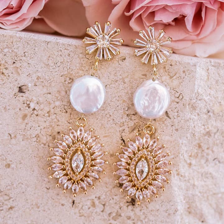 Brincos Greta Pearl por atacado de Wander + Lust Jewelry